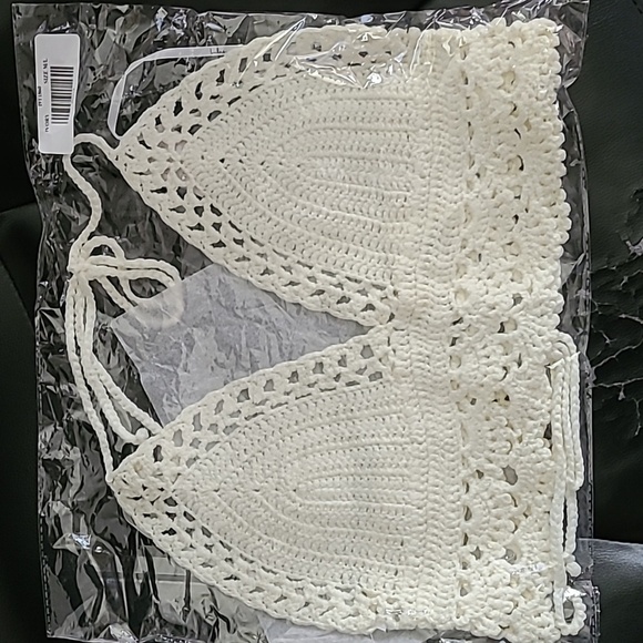 NWT Lulu's LET'S RUN AWAY IVORY CROCHET HALTER CROP TOP Medium Large - Picture 3 of 7